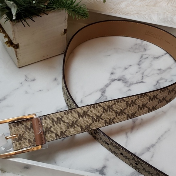 Michael Kors Accessories - HP!🏆Michael Kors Signature Logo Belt